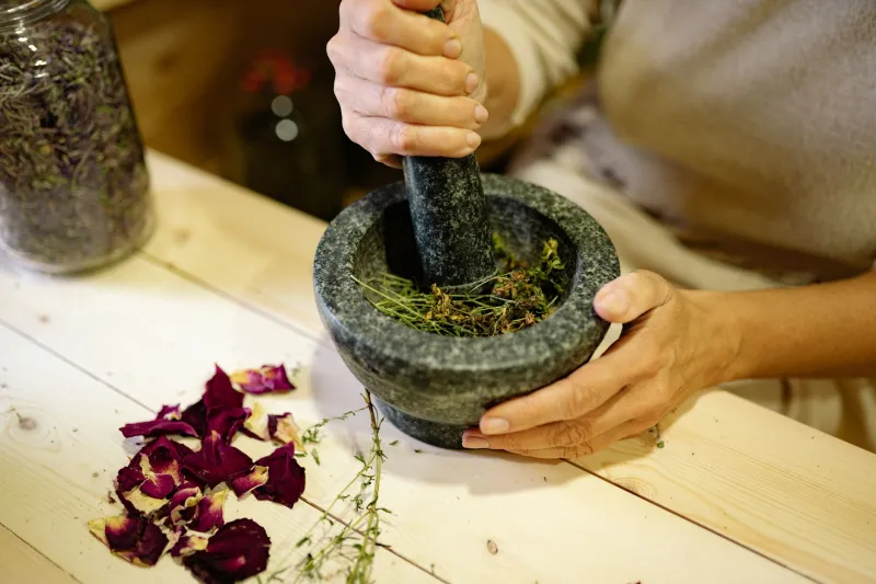 El olfato en la cocina: cómo los aromas artesanales españoles despiertan el placer gastronómico